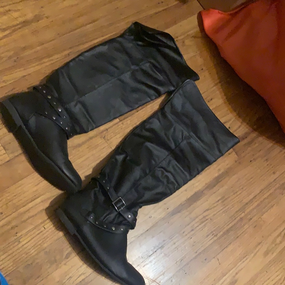 Boots Not Sure If There Size 8 Or 9 - image 1